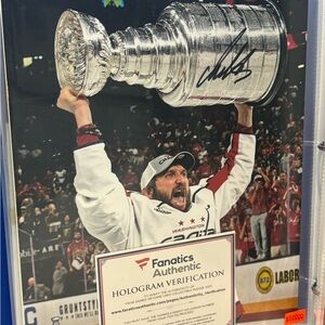 ALEX OVECHKIN SIGNED 8 x 10 PHOTO